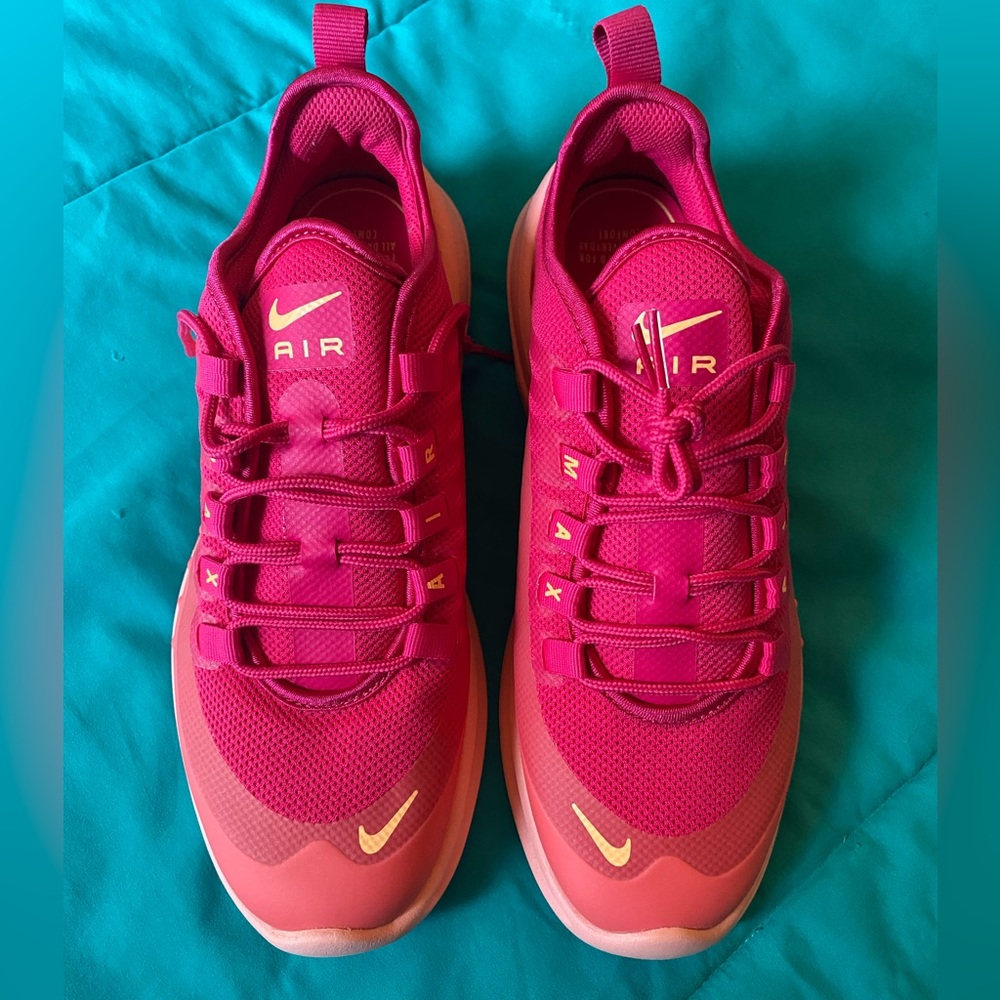 NEW NIKE AIR MAX